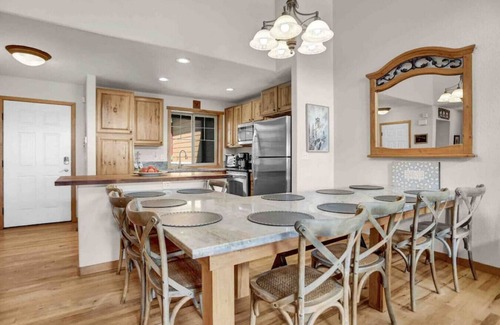 Rendezvous House | Rendezvous - Majestic Views|Hike|Bike|Ski