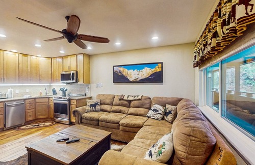 Winter Park Condo | Renovated water-view retreat with hot tub & heated pool