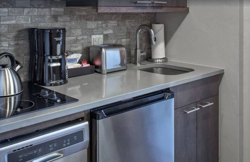 Peak 8 Apartment | Resort w/Outdoor Pools-Hot-tub-Spa @Peak 8
