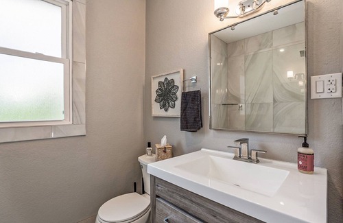 Congress Park House | Restored town home, easy walk to restaurants and parks