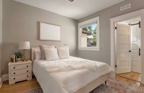 Congress Park House | Restored town home, easy walk to restaurants and parks