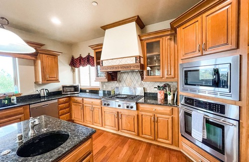 Southwest Colorado Springs House | ✺Retreat on Cheyenne Mountain✺Views/3 MSTR suites