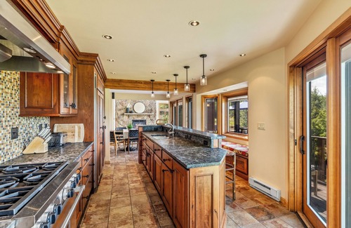 Fairway Meadows House | Retreat to the Rockies at Fairway Lodge~Sleeps 15!