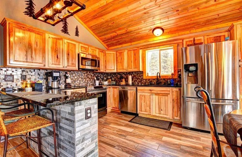 Valley of the Sun Cabin | RidgeviewReverie-modern mountain retreat with HOT TUB near Fairplay/Breckenridge