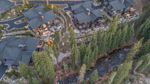 Breckenridge House | River Haus