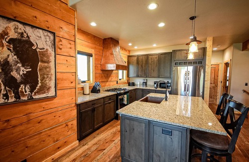 Grand Lake House | River Ridge Lodge - Brand new home overlooking the Colorado River! Sleeps 6!