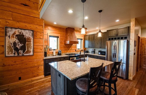 Grand Lake House | River Ridge Lodge - Brand new home overlooking the Colorado River! Sleeps 6!
