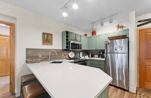 River Run Condo | River Run Condo w/Private Balcony for Courtyard Views, Close to Gondola!