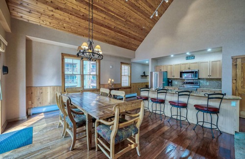 River Run Condo | River Run Village Walk To Gondola Pool Hot Tubs Restaurants and Shops DELUXE