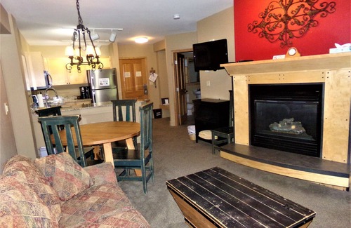 River Run Condo | River Run Village | Walk to Gondola | Pool + Hot Tubs | Deluxe 2BR