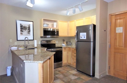 River Run Condo | River Run Village | Walk to Gondola | Pool + Hot Tubs | Deluxe 2BR