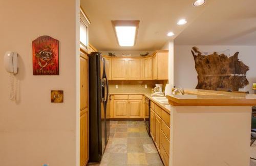 Four O'Clock Apartment | Riverbend Lodge 105 by Great Western Lodging