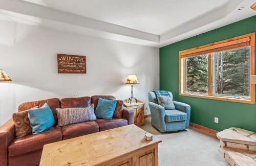 Four O'Clock Apartment | Riverbend Lodge 109 by Great Western Lodging