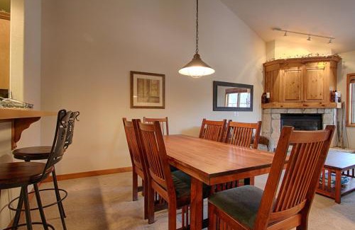 Four O'Clock Apartment | Riverbend Lodge 216 by Great Western Lodging