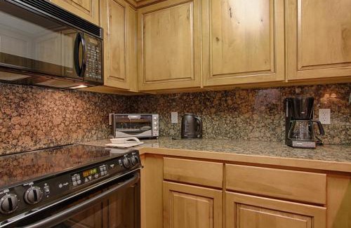 Four O'Clock Apartment | Riverbend Lodge 216 by Great Western Lodging