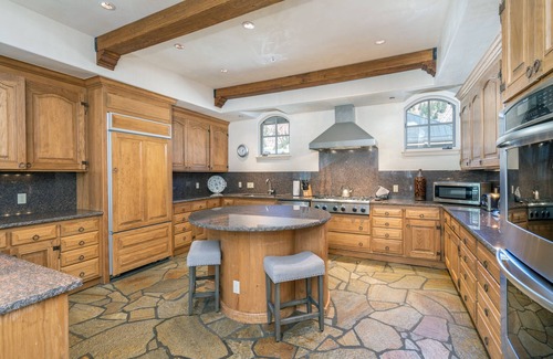 Telluride House | RIVERCROWN 7- Luxury Downtown Townhome, VIEWS, Sauna and 2 Hot Tubs