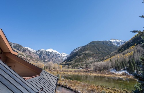 Telluride House | RIVERCROWN 7- Luxury Downtown Townhome, VIEWS, Sauna and 2 Hot Tubs