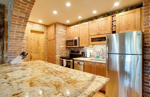 Rendezvous Condo | Riverside Condo in Downtown Winter Park!