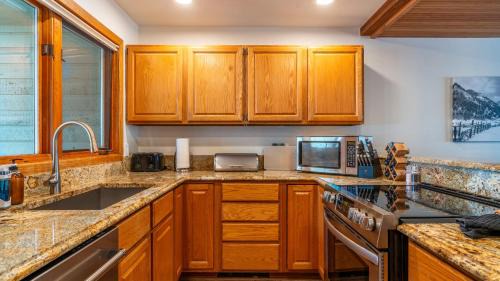 Telluride House | Riverside Condos C102 by AvantStay Condo Close To Downtown Town Park Ski Lift 8