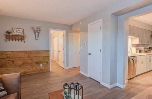Colorado Springs Condo | Romantic Getaway Base of Mountains Parks & Trails