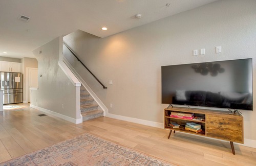 West Colfax House | Rooftop Deck & Hot Tub: Walkable Denver Townhome