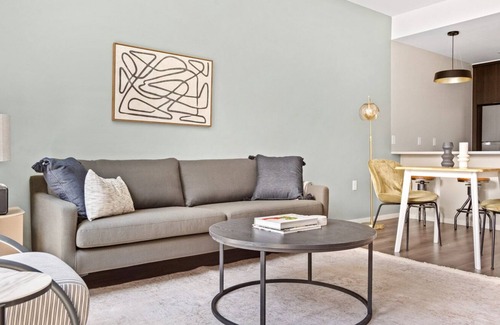 Congress Park Apartment | Roomy Congress Park 1BR w/ Gym & Pool, near shops & dining, by Blueground