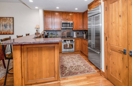Avon House | Roomy, Luxurious Ski-In/Ski-Out w/Views, Hot Tub! Bachelor Gulch, Beaver Creek