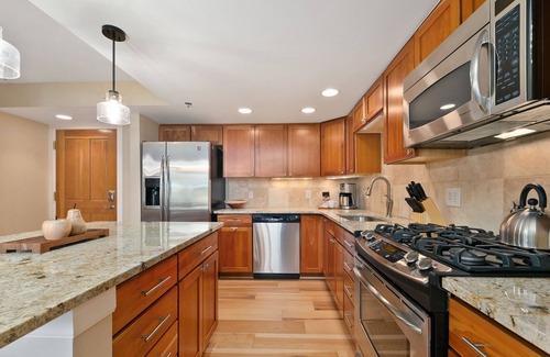 River Rock Condo | Royal Perch | Chic Old Town Loft w/King Suite