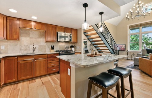River Rock Condo | Royal Perch | Chic Old Town Loft w/King Suite