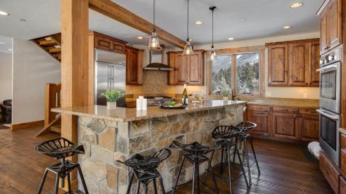 Blue River House | Royal Retreat