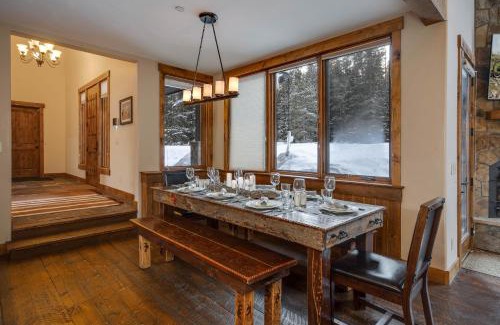 Blue River House | Royal Retreat