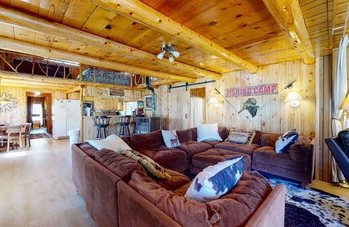 Rio Vista Estates House | Rustic, dog-friendly house w/gas fireplace - near Río Grande