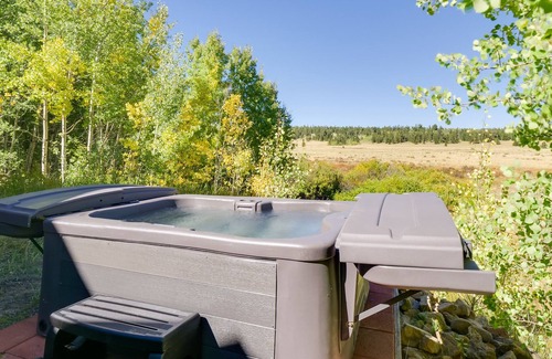 Warm Springs Cabin | Scenic Cabin w/ Hot Tub ~ 30 Mi to Breckenridge!