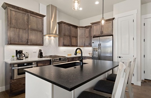Loveland House | Scenic Mountain Retreat Golf, Pickleball, Relax