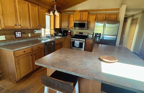 Florissant Cabin | Secluded and Cozy Log Cabin/w Hot Tub + Fire Pit