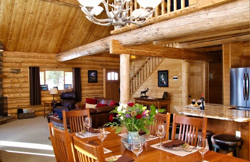 Grand Lake Cabin | Secluded Log Cabin-Lake Mtn Views 7acres Hot Tub by RMNP ping pong,shuffleboard