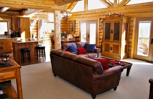 Grand Lake Cabin | Secluded Log Cabin-Lake Mtn Views 7acres Hot Tub by RMNP ping pong,shuffleboard