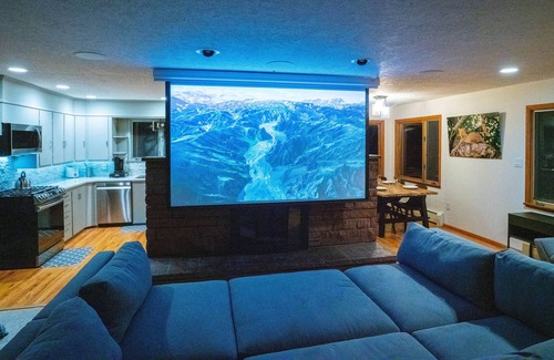 Buena Vista House | Secluded Smart Home- 4K Movie Theater