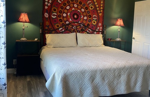 Loveland Cottage | Serene getaway nestled within beautiful Mountains with abundance of wildlife.