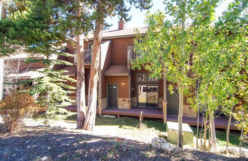 Four O'Clock House | Short Walk to Lift & Main Street, Wood Fireplace, Garage, Wi-Fi, Shuttle