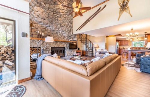 Mountain House Condo | Short Walk to Lifts, Balcony w/Panoramic Slope Views, Private Indoor Hot Tub