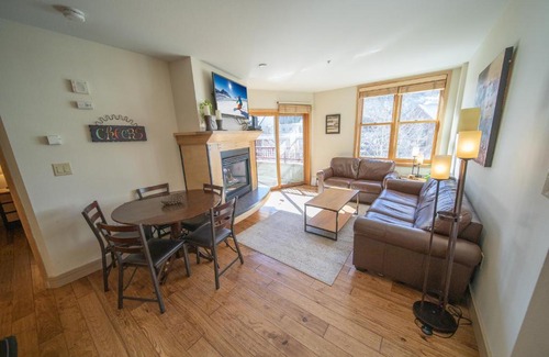 River Run House | Silver Mill 8212