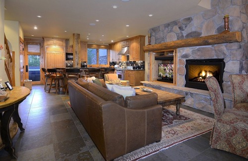 Crested Butte House | Silver Ridge 7/The Perfect Ski-in Ski-out Location! Hot Tub! Heated Garage!