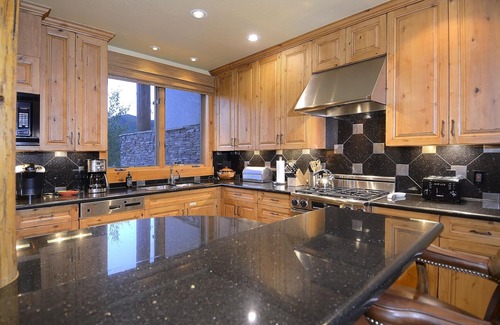 Crested Butte House | Silver Ridge 7/The Perfect Ski-in Ski-out Location! Hot Tub! Heated Garage!