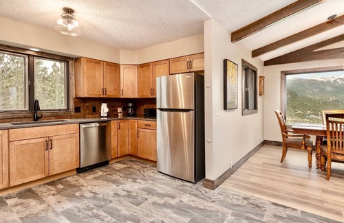 Windcliff Estates House | Sittin' Pretty Luxury Vacation Home at Windcliff by RedAwning