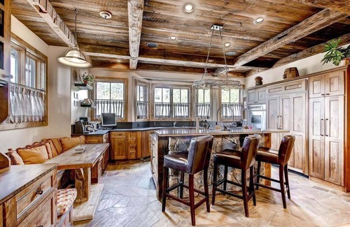 Four O'Clock House | Ski Bridge Lodge-Luxury Private Home-Ski in/Ski-out-Private Hot Tub!