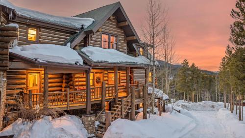 Peak 8 House | Ski Classic Lodge