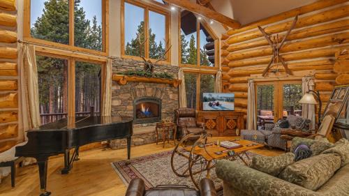 Peak 8 House | Ski Classic Lodge