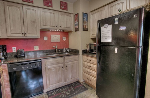 Breckenridge Condo | Ski In-One Block walk to Town! Great Views! Once You Arrive, No Need to Drive!