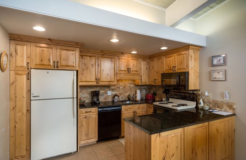 Steamboat Springs Condo | Ski-In/-Out Condo w/Vaulted Ceilings and Mt Charm!